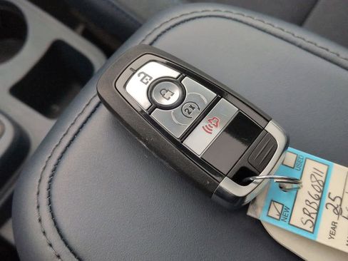 New 2025 Ford Maverick XLT w/ XLT Luxury Package image 37