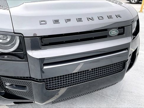 Used 2025 Land Rover Defender 110 X-Dynamic SE image 31