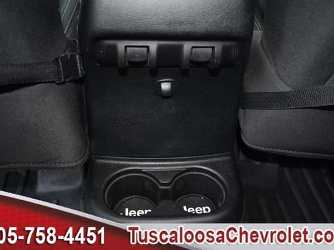 Used 2018 Jeep Wrangler Unlimited Rubicon w/ Connectivity Group AWD/4WD image 23