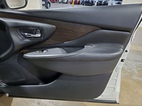 Used 2019 Nissan Murano Platinum w/ Cargo Package image 16
