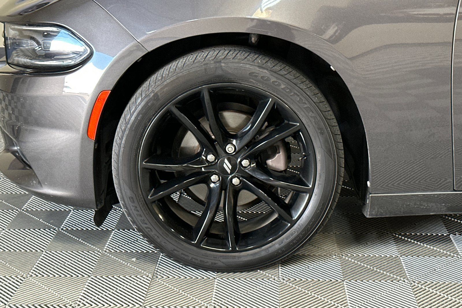 Used 2017 Dodge Charger SE w/ Blacktop Package RWD image 41