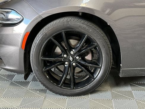 Used 2017 Dodge Charger SE w/ Blacktop Package RWD image 41
