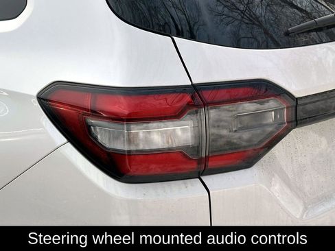 Used 2024 Honda Pilot Touring image 10