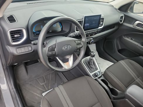 Used 2023 Hyundai Venue SEL image 12