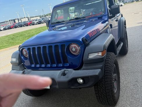 Used 2018 Jeep Wrangler Sport AWD/4WD image 3
