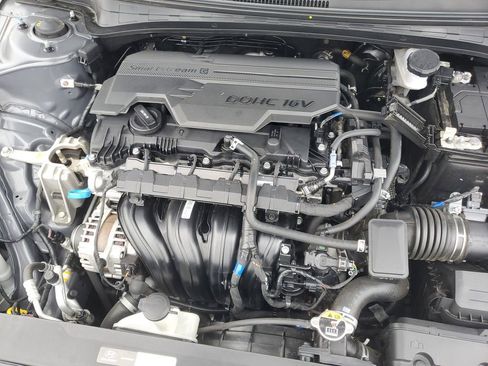 Used 2025 Hyundai Elantra SEL image 11