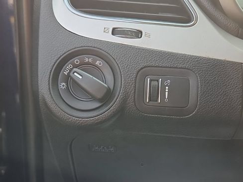 Used 2020 Dodge Journey SE w/ SE Popular Equipment Group FWD image 36