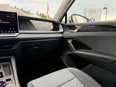 Used 2026 Volkswagen Tiguan SE w/ Panoramic Sunroof Package AWD/4WD image 35
