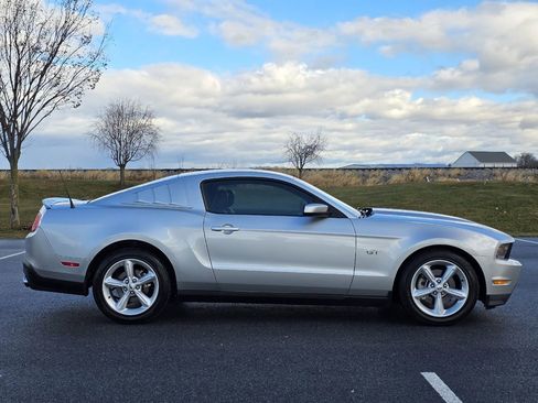 Used 2010 Ford Mustang GT Premium image 9
