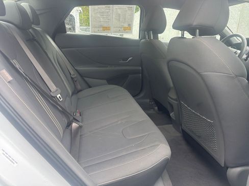 Used 2025 Hyundai Elantra SEL FWD image 40