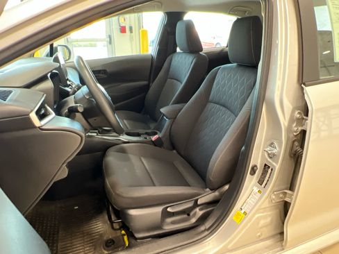 Used 2025 Toyota Corolla LE FWD image 12