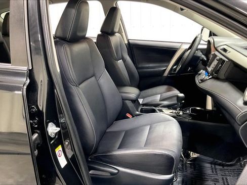 Used 2018 Toyota RAV4 Limited AWD/4WD image 7