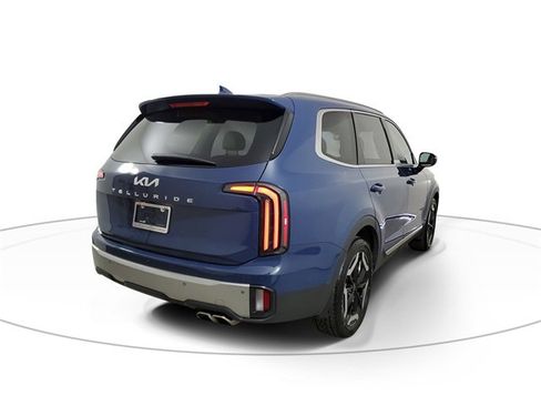 Used 2023 Kia Telluride EX image 4
