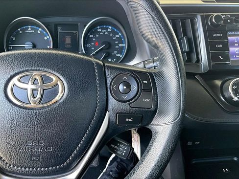 Used 2017 Toyota RAV4 LE FWD image 11