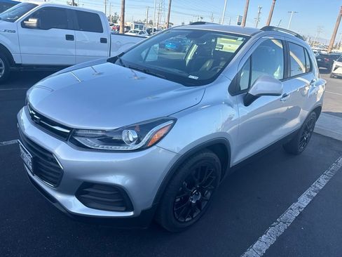 Used 2021 Chevrolet Trax LT w/ Sport Edition FWD image 23