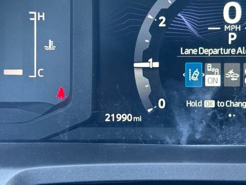 Used 2024 Toyota Tacoma SR5 AWD/4WD image 18