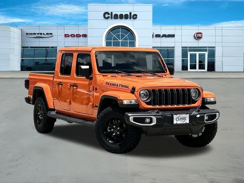 Used 2025 Jeep Gladiator Sport AWD/4WD image 1