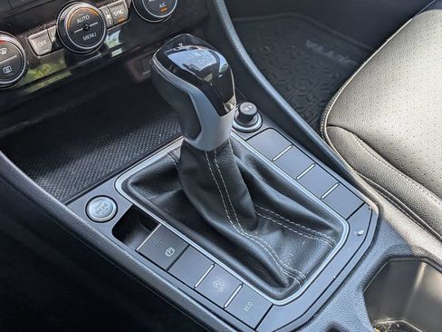 Used 2023 Volkswagen Jetta SE w/ Panoramic Sunroof Package FWD image 21