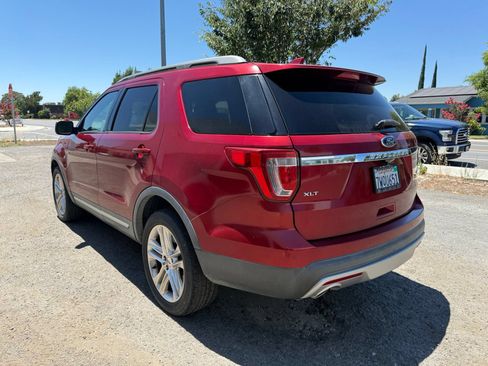 Used 2017 Ford Explorer XLT w/ Equipment Group 202A AWD/4WD image 3