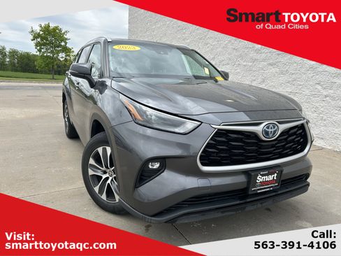 Used 2023 Toyota Highlander XLE AWD/4WD image 1