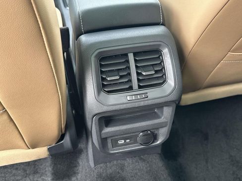 Used 2024 Volkswagen Tiguan SE R-Line image 16