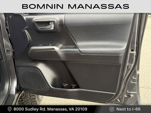 Used 2021 Toyota Tacoma TRD Off-Road image 8