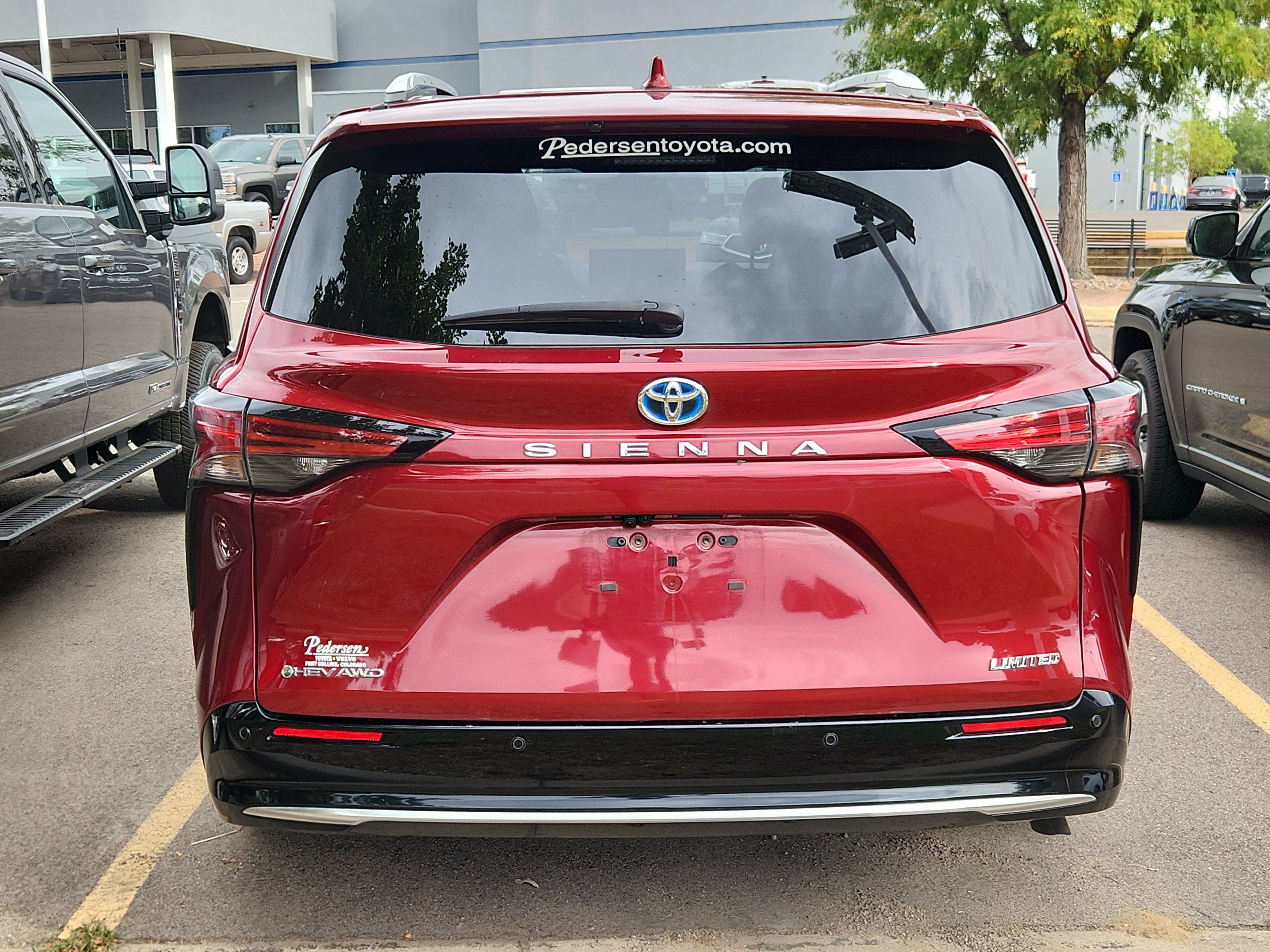 Used 2025 Toyota Sienna Limited AWD/4WD image 5