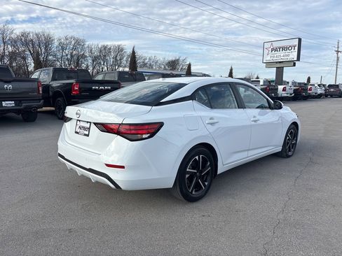 Used 2025 Nissan Sentra SV image 3