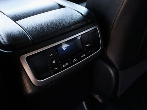 Used 2017 Toyota Highlander XLE image 31