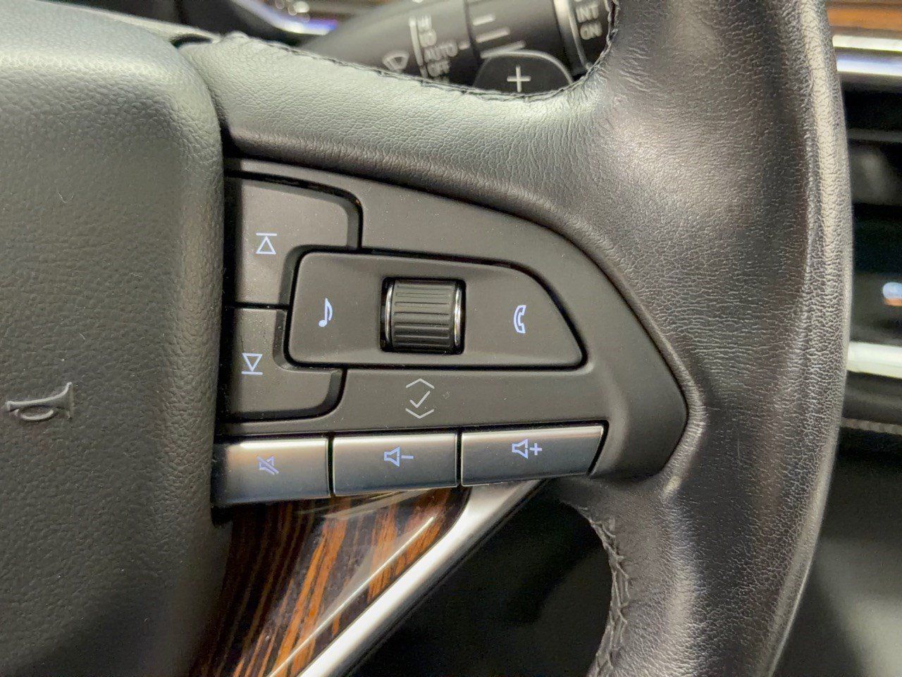 Used 2021 Cadillac Escalade Premium Luxury w/ Driver Assist Tech Package AWD/4WD image 19