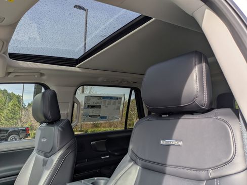 New 2025 Ford Expedition Platinum w/ Driver's Package image 25