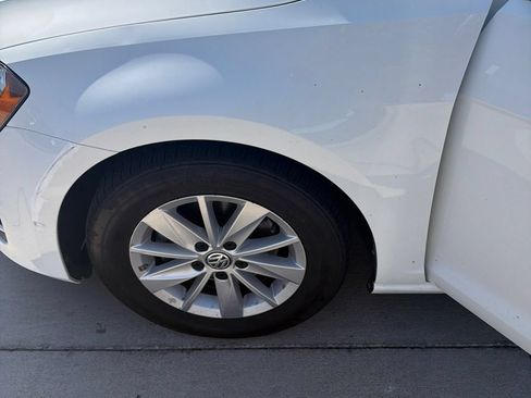 Used 2016 Volkswagen Golf 2-Door FWD image 1