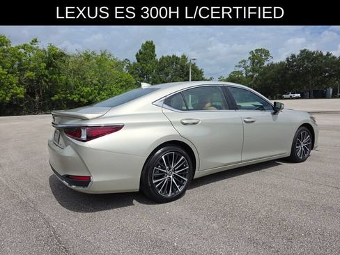 Used 2025 Lexus ES 300h w/ Premium Package FWD image 3
