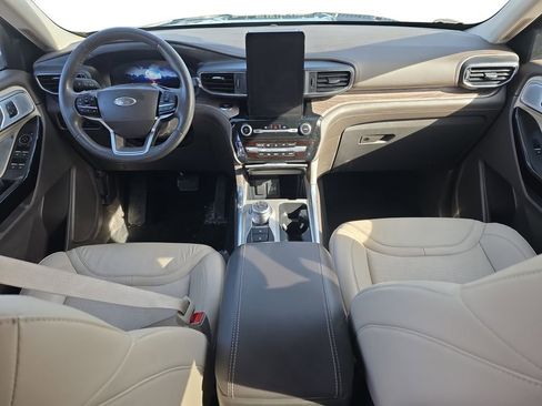 Used 2023 Ford Explorer Platinum w/ Premium Technology Package image 12