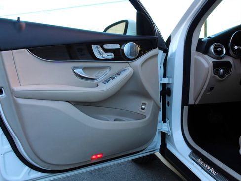 Used 2020 Mercedes-Benz GLC 300 image 7