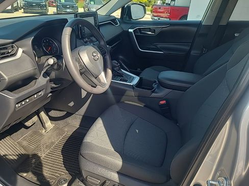 Used 2022 Toyota RAV4 XLE image 9