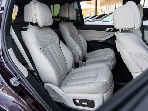 Used 2021 BMW X7 M50i w/ Executive Package image 34