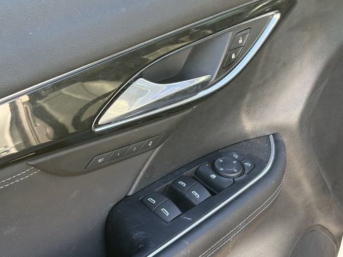 Used 2025 Buick Envision Preferred AWD/4WD image 12