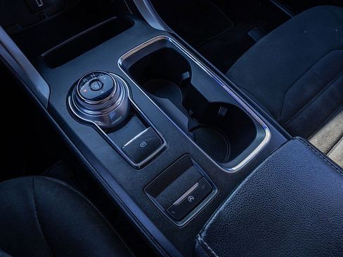 Used 2017 Ford Fusion SE w/ Fusion SE Technology Package image 25