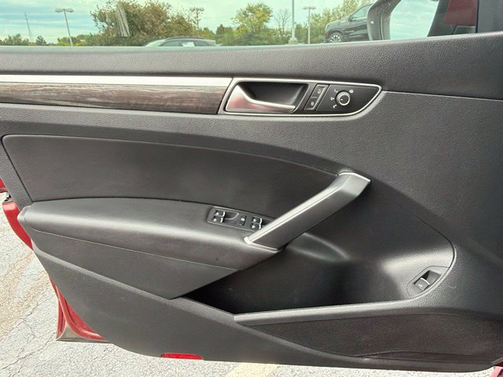 Used 2016 Volkswagen Passat 1.8T SE FWD image 13