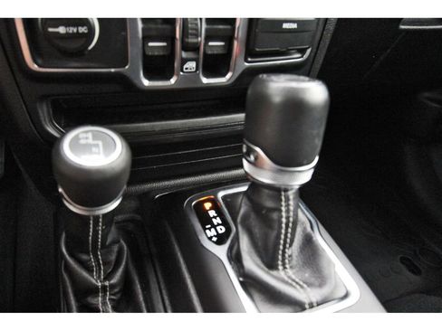 Used 2019 Jeep Wrangler Unlimited Sahara AWD/4WD image 24