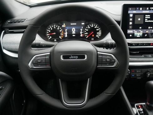 Used 2024 Jeep Compass Latitude w/ Sun and Sound Group image 17