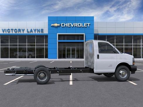 New 2025 Chevrolet Express 3500 w/ Driver Convenience Package RWD image 5