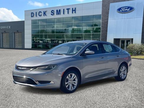 Used 2015 Chrysler 200 Limited w/ Convenience Group image 3
