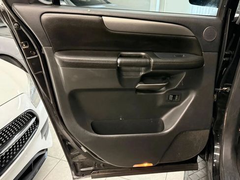 Used 2014 Nissan Armada SV AWD/4WD image 22