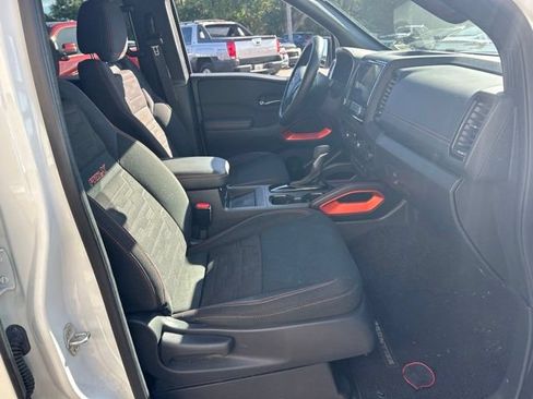 Used 2022 Nissan Frontier Pro-X RWD image 11