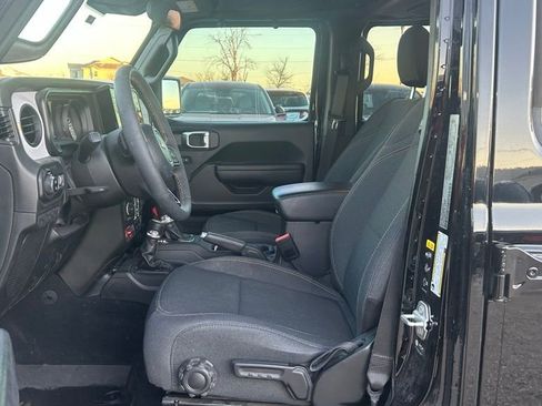 Used 2024 Jeep Gladiator Willys image 19