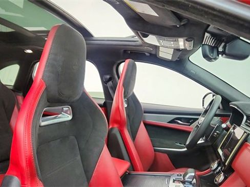 Used 2022 Jaguar F-PACE SVR image 22