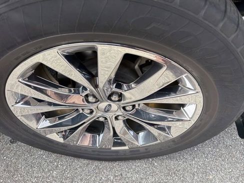 Used 2017 Ford F150 Lariat image 18