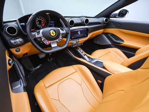 Used 2019 Ferrari Portofino image 12